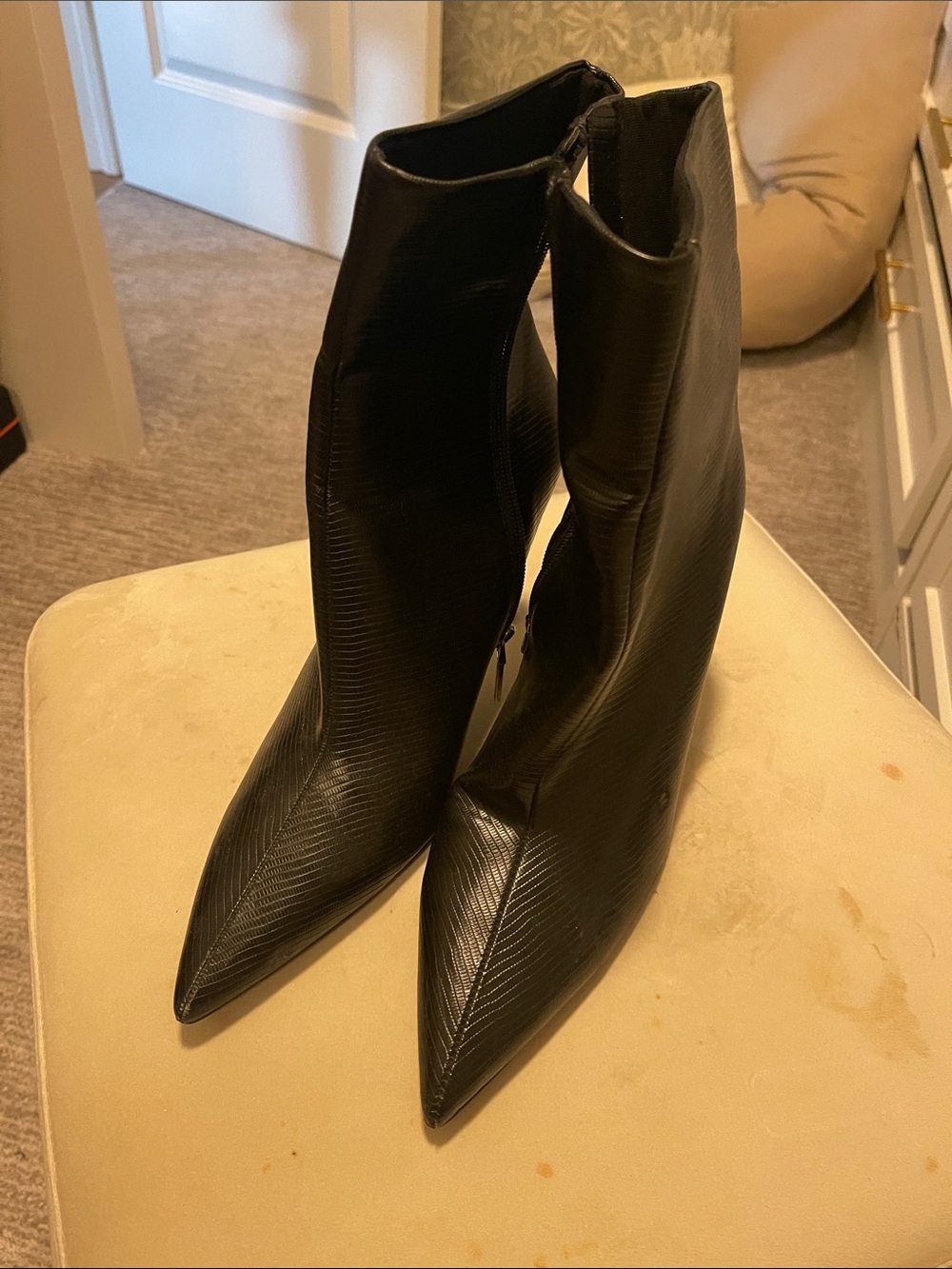 Zara black Pointed Toe Ankle Boots - Women's Fashion Boots, Sz 40